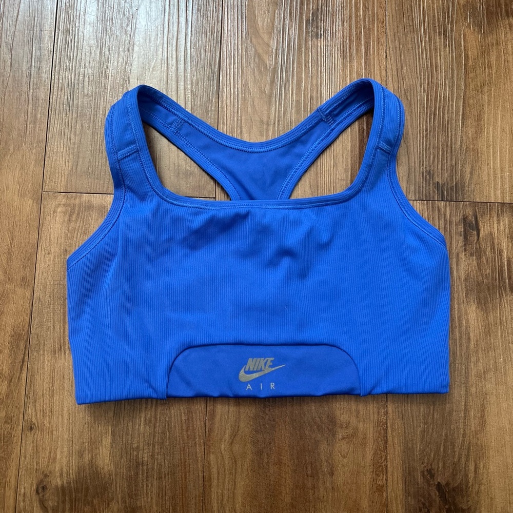 Nike sports bra size medium